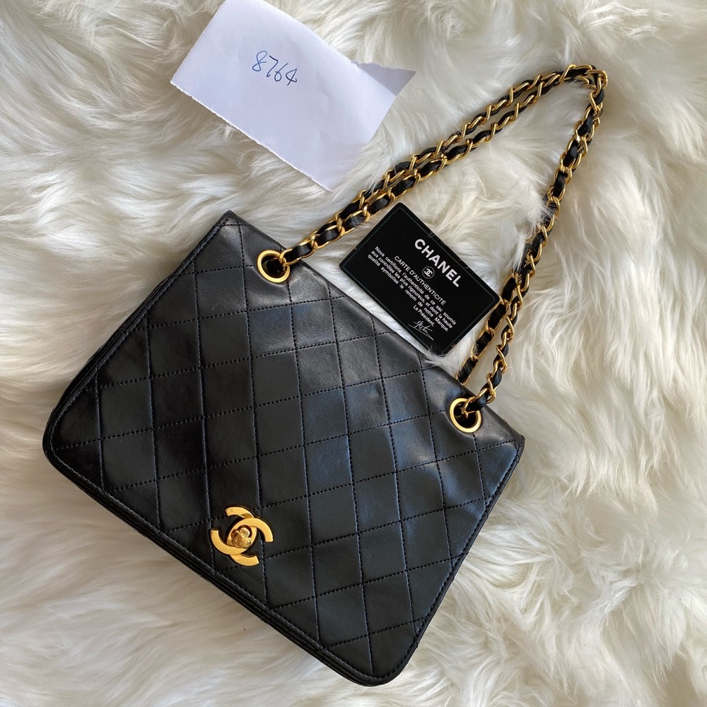 Authentic vintage Chanel lamp skin timeless chain bag